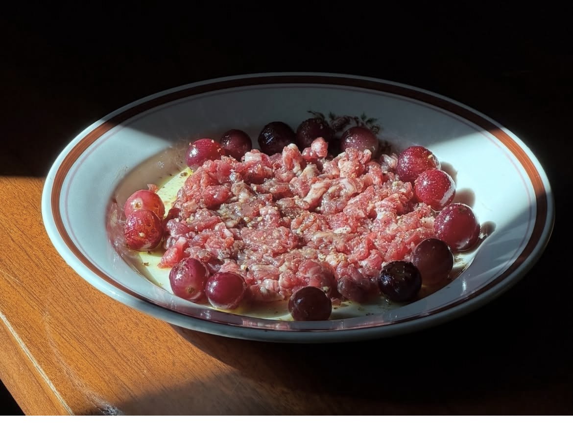 Beef steak tartare with roasted grapes